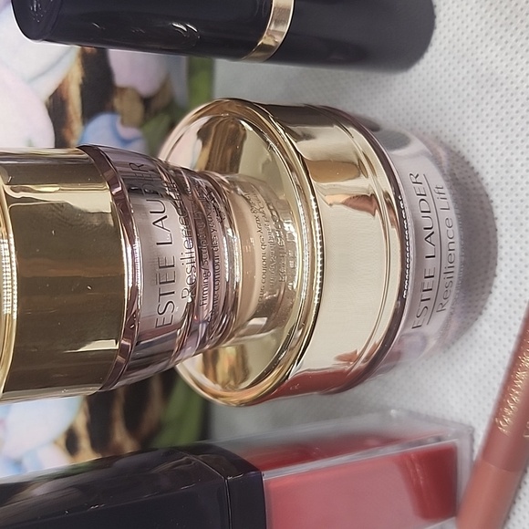 ESTEE LAUDER 10-Piece Cosmetic Set Bag Included. (NWOT ) Never Used - Picture 6 of 6